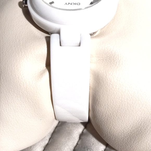 NWOT/ DKNY WATCH in White - Picture 4 of 8